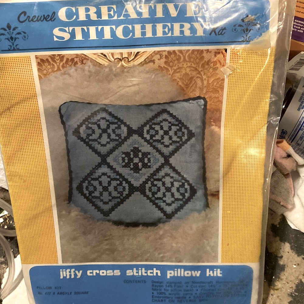 Crewel Creative Stitchery Jiffy Cross Stitch Pillow Kit No 472B Argyle Square